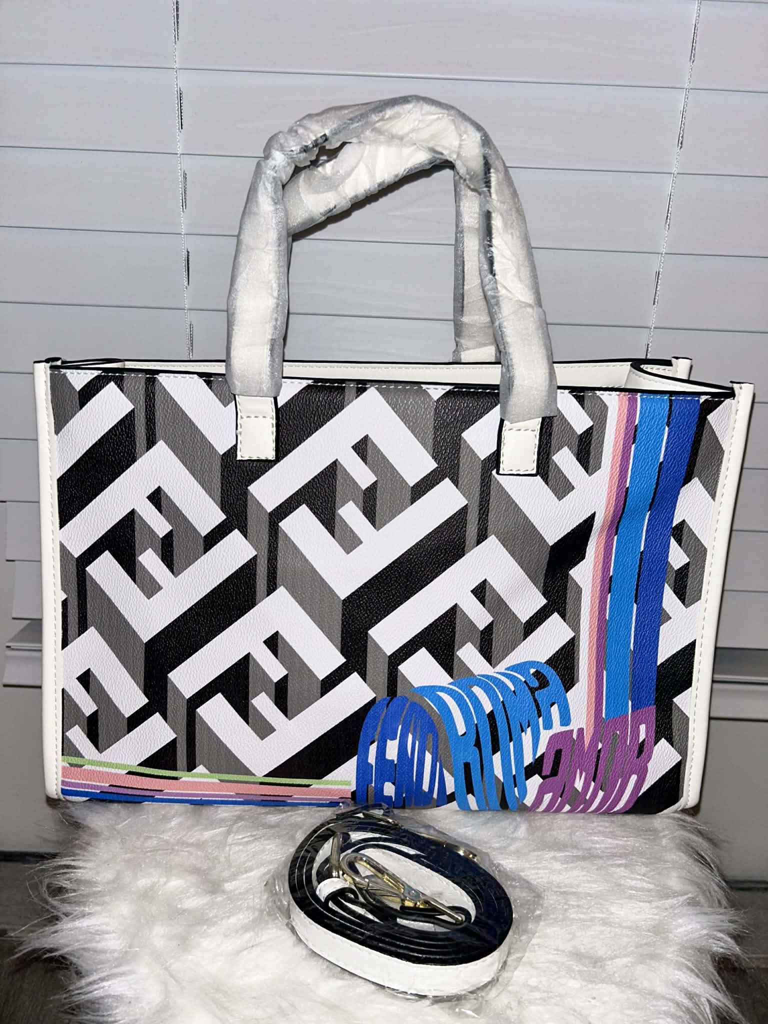 Zippered Closure Tote Bag